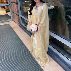 Medium size Pakistani Indian outfit, only worn once, in excellent condition
